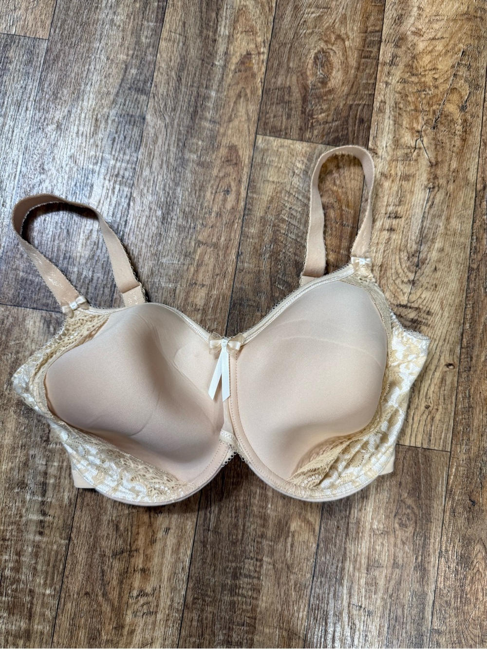 Elomi Women’s Beige Underwire Back Closure Bra Sz 36L. AG-245